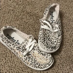 Gypsy Jazz White and Gray/Gold Shoes